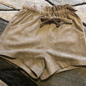 Soft cute tie gray shorts